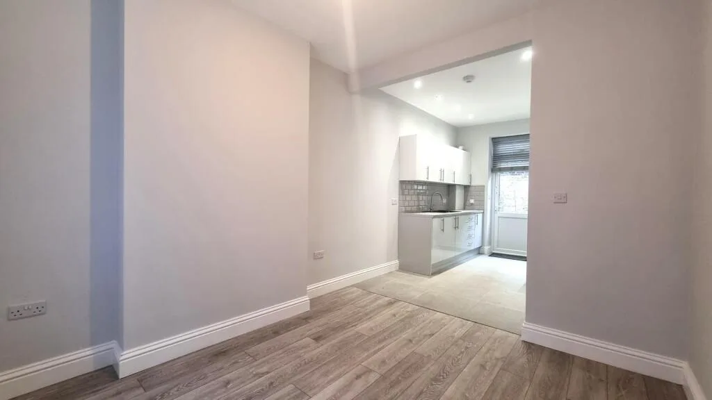 4 bedroom end of terrace house for rent