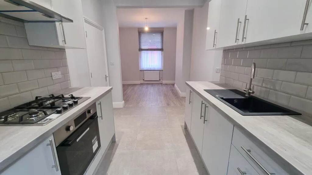 4 bedroom end of terrace house for rent