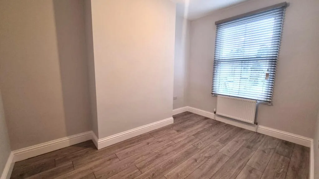 4 bedroom end of terrace house for rent