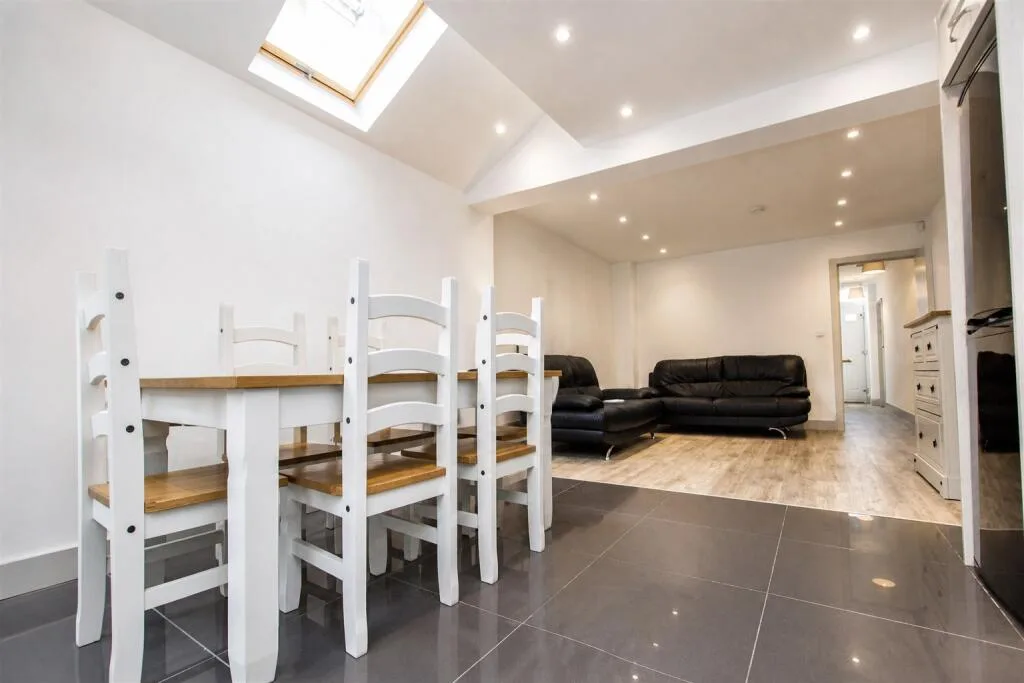6 bedroom house for rent