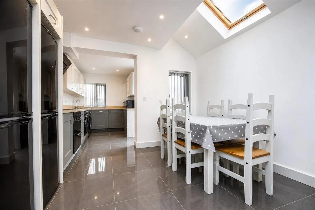 6 bedroom house for rent