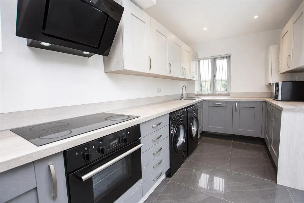 6 bedroom house for rent