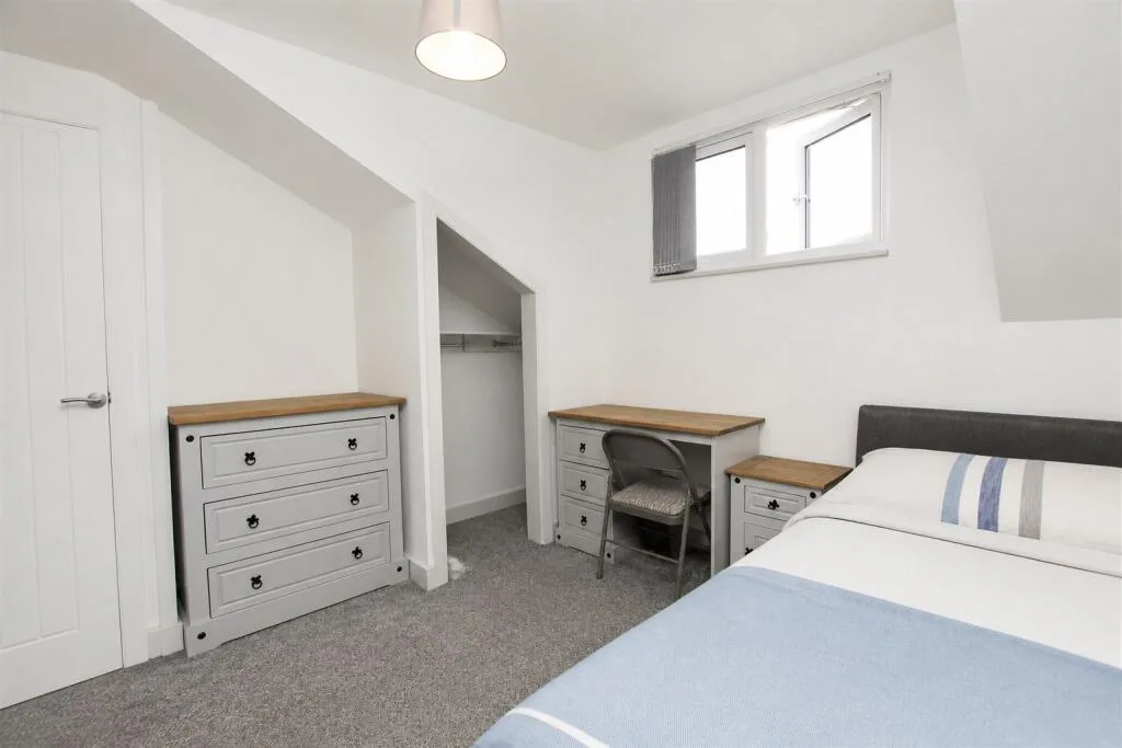 6 bedroom house for rent