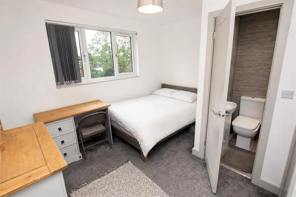 6 bedroom house for rent