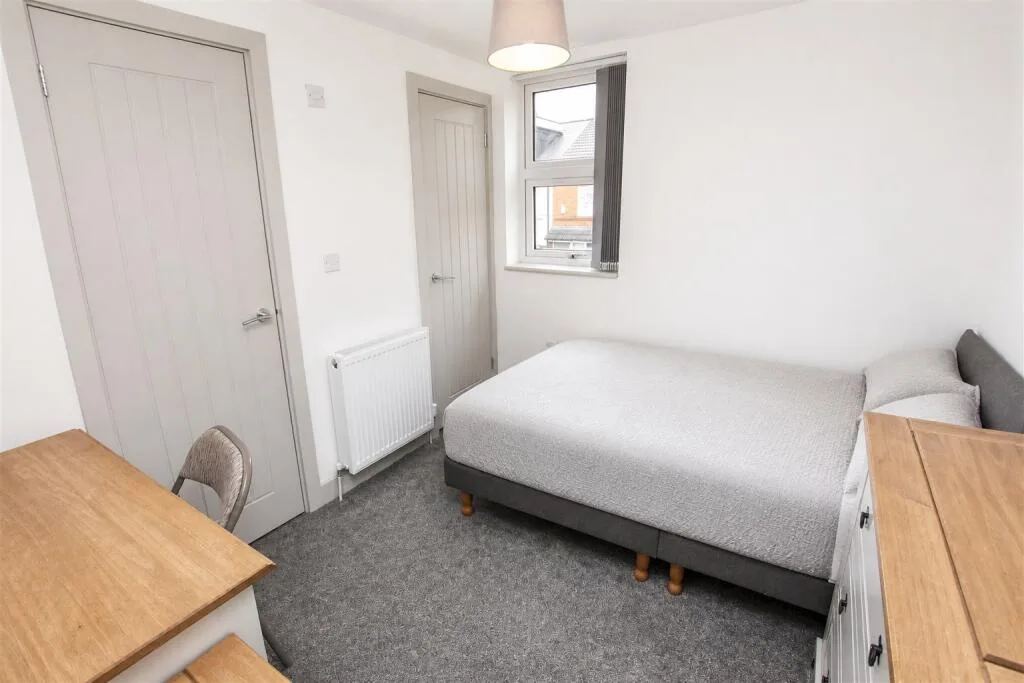 6 bedroom house for rent