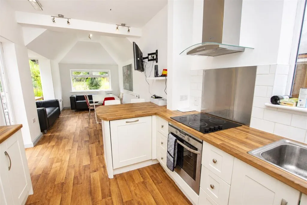 6 bedroom house for rent