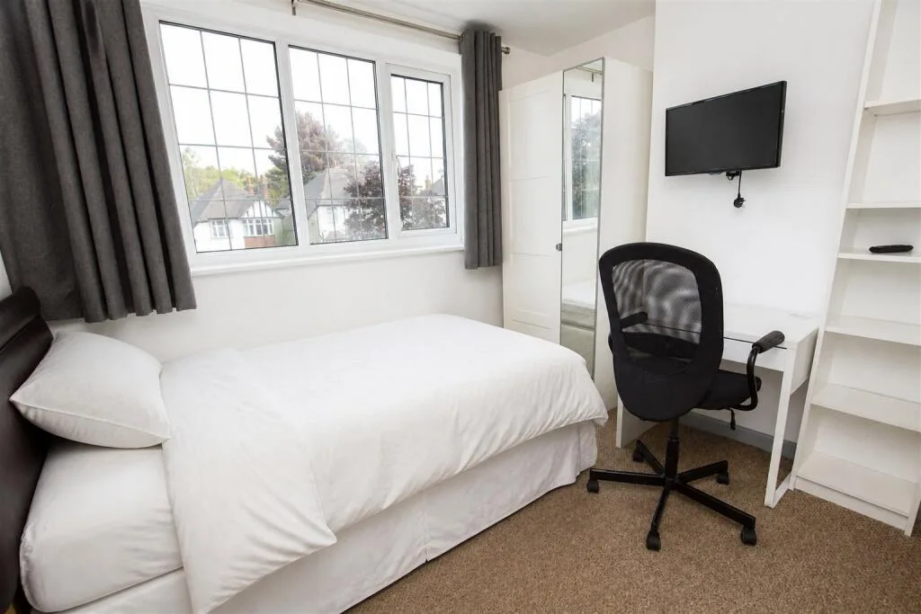 6 bedroom house for rent