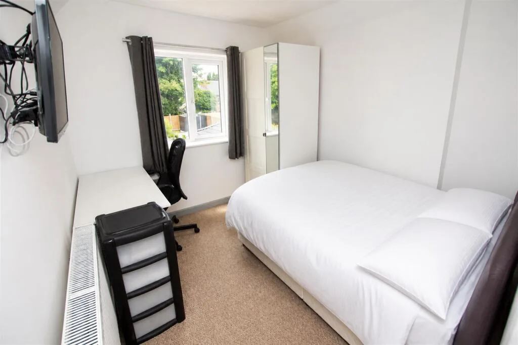 6 bedroom house for rent