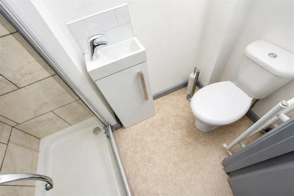 6 bedroom house for rent
