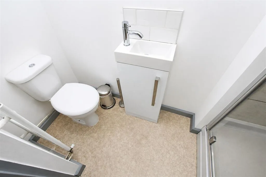 6 bedroom house for rent