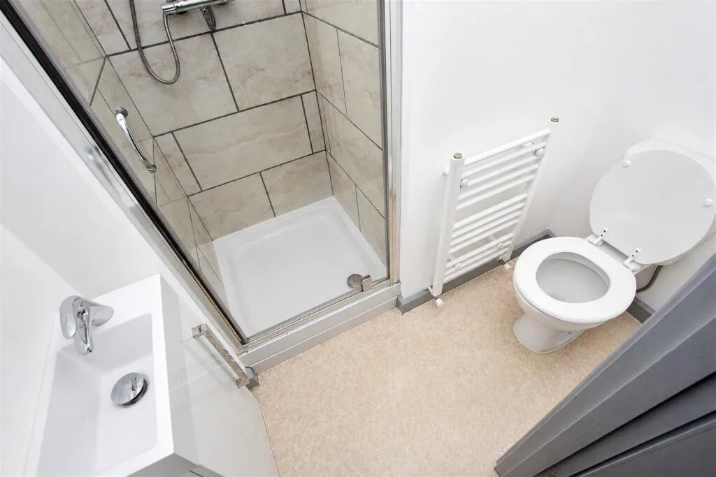 6 bedroom house for rent