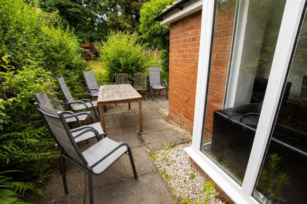 6 bedroom house for rent