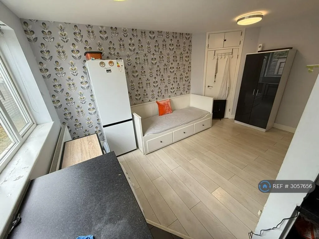 Studio flat for rent