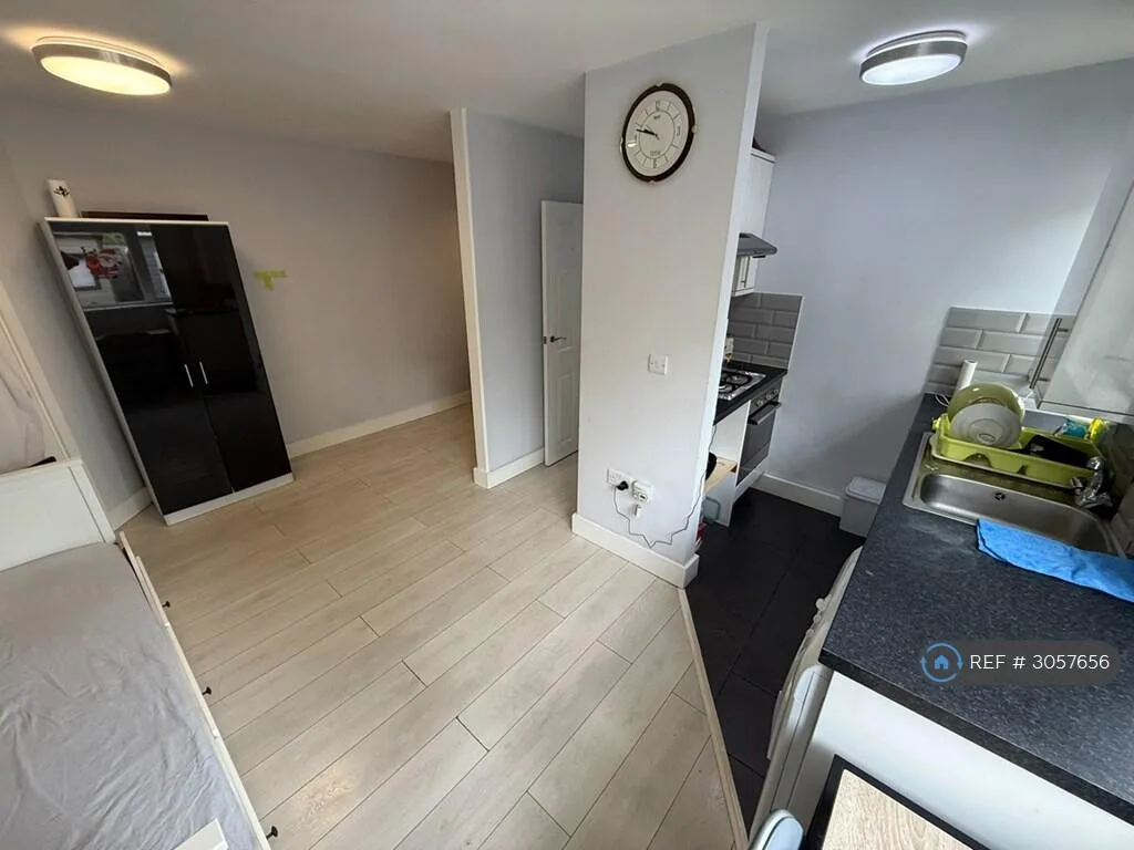 Studio flat for rent