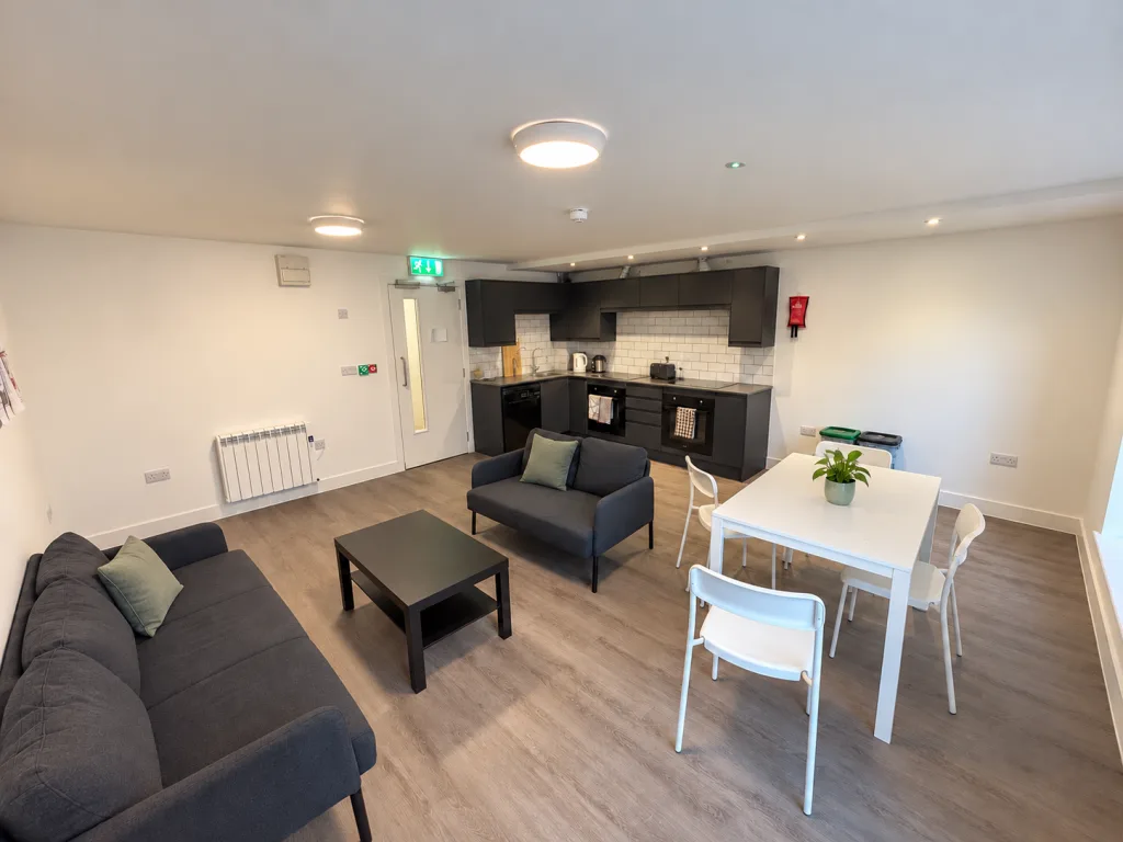 6 bedroom flat for rent