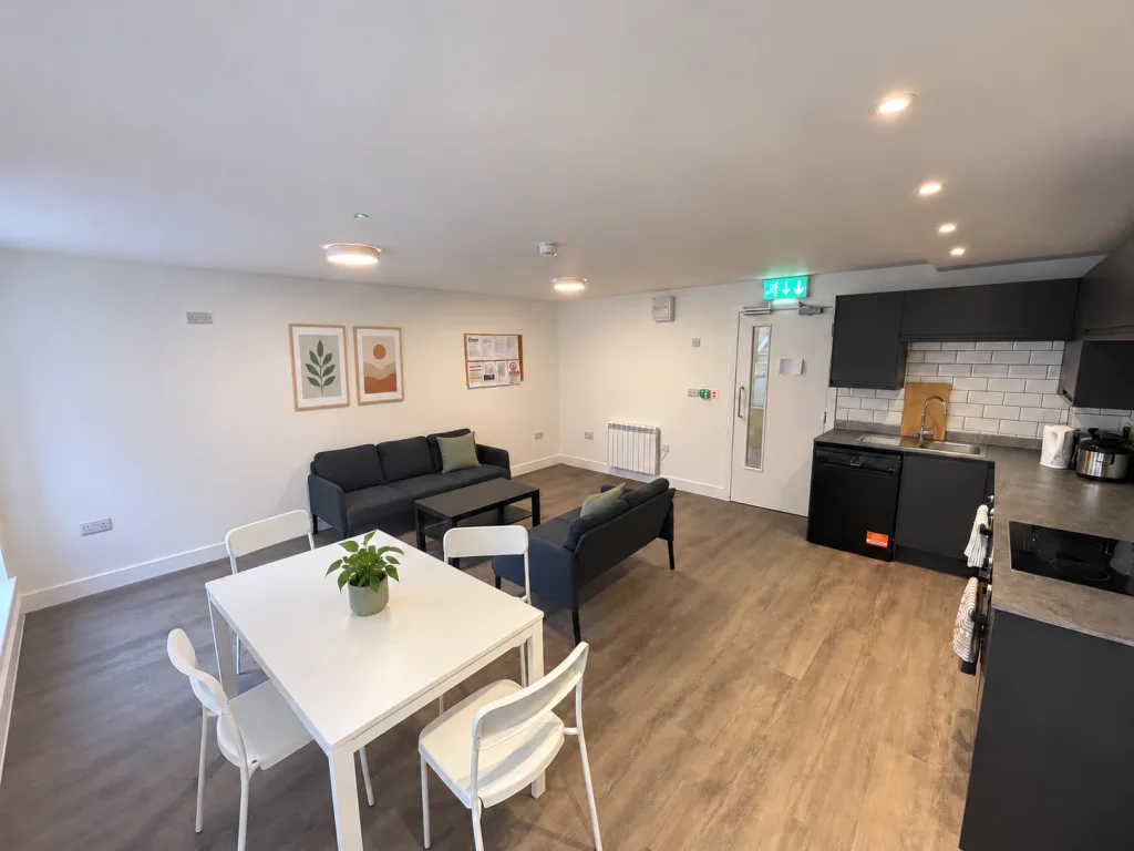 6 bedroom flat for rent