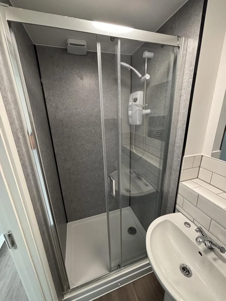 6 bedroom flat for rent