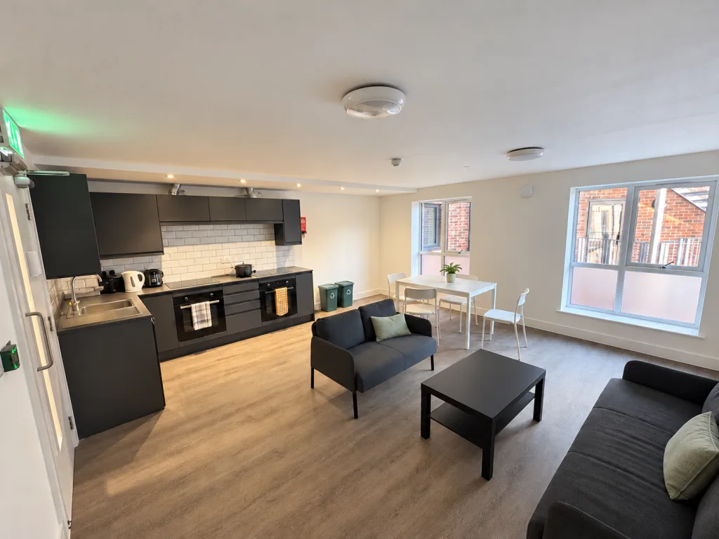 6 bedroom flat for rent