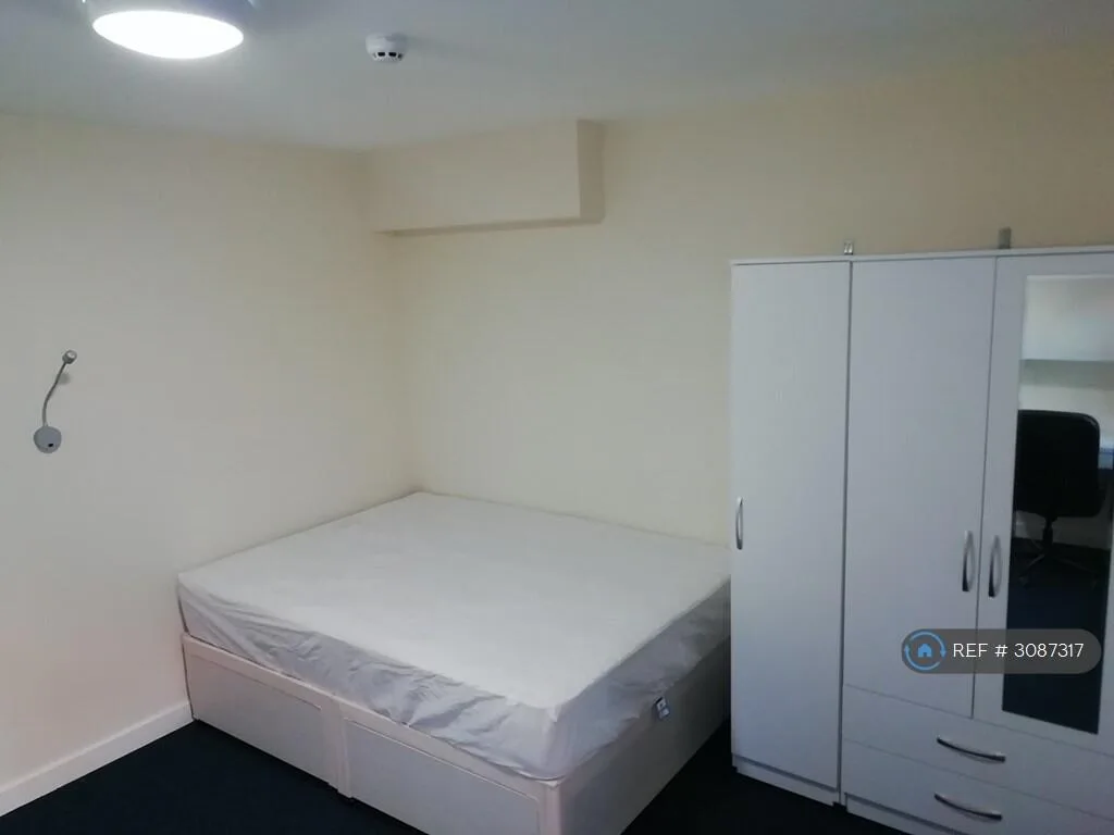 5 bedroom flat for rent