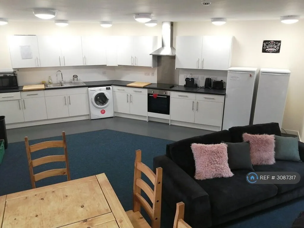 5 bedroom flat for rent