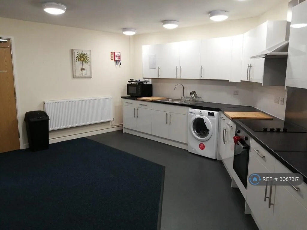 5 bedroom flat for rent