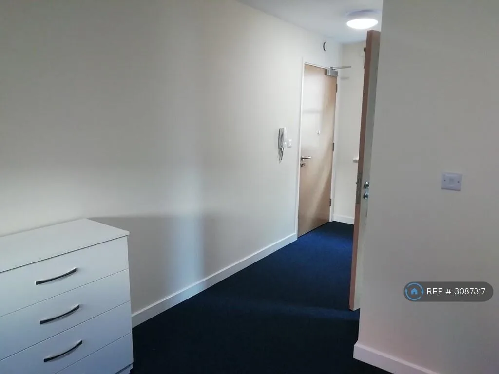 5 bedroom flat for rent