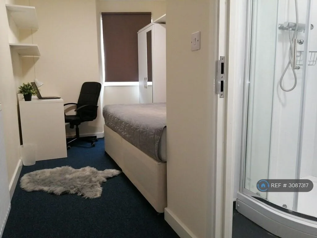 5 bedroom flat for rent