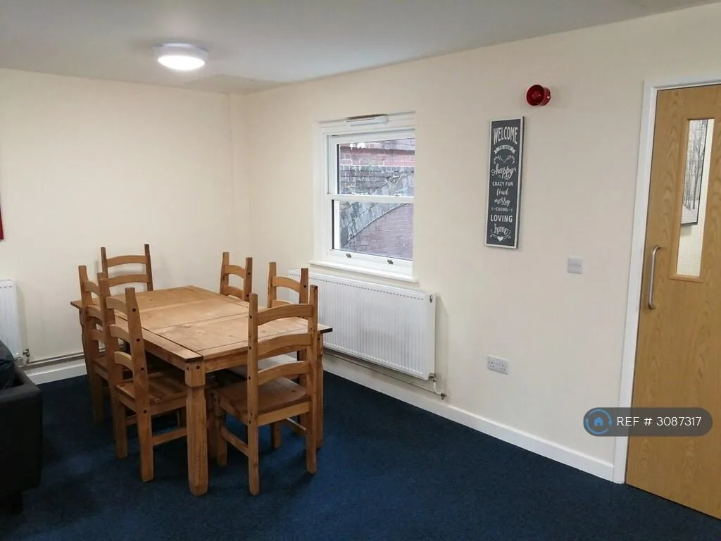 5 bedroom flat for rent