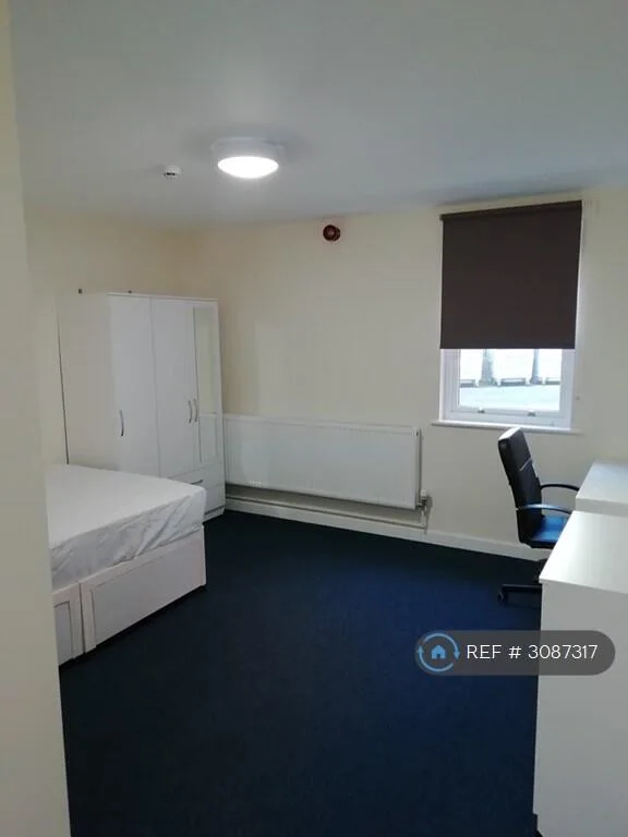 5 bedroom flat for rent