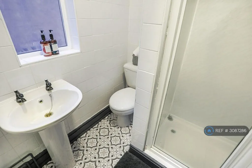 6 bedroom terraced house for rent