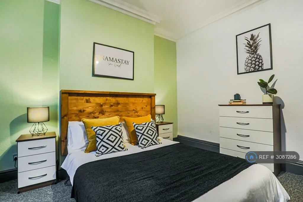 6 bedroom terraced house for rent