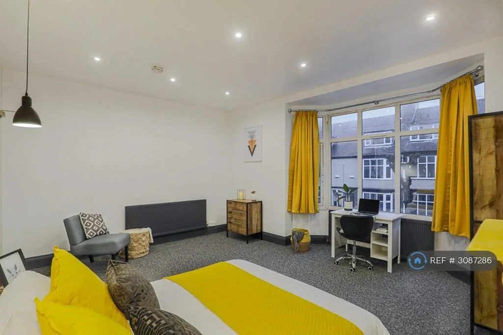 6 bedroom terraced house for rent