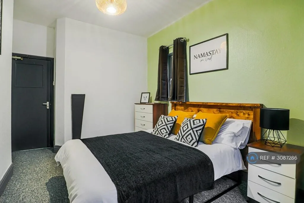 6 bedroom terraced house for rent