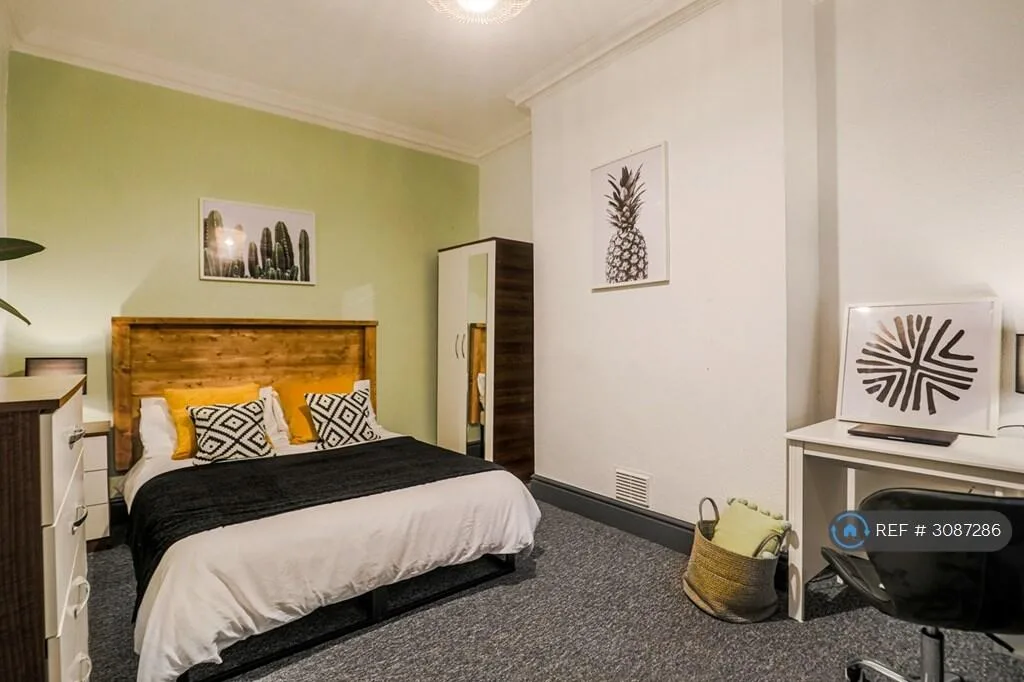 6 bedroom terraced house for rent