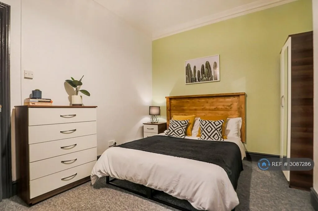 6 bedroom terraced house for rent