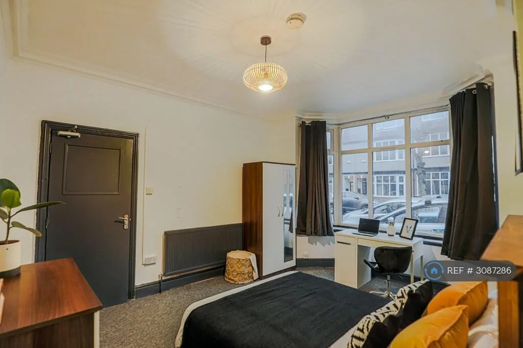 6 bedroom terraced house for rent