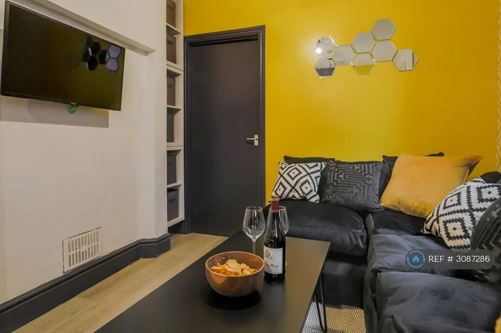6 bedroom terraced house for rent