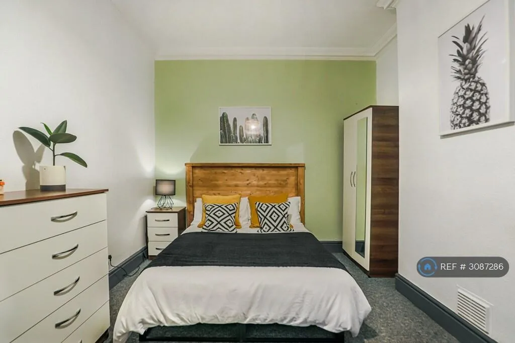 6 bedroom terraced house for rent