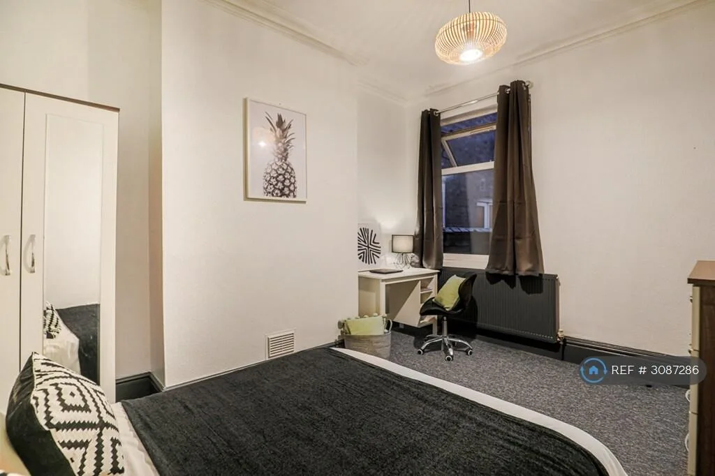 6 bedroom terraced house for rent