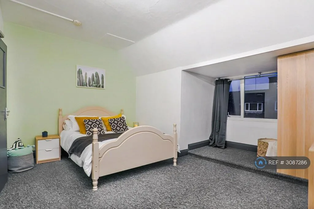 6 bedroom terraced house for rent