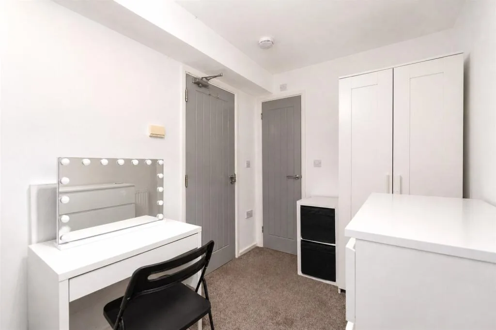 6 bedroom house for rent