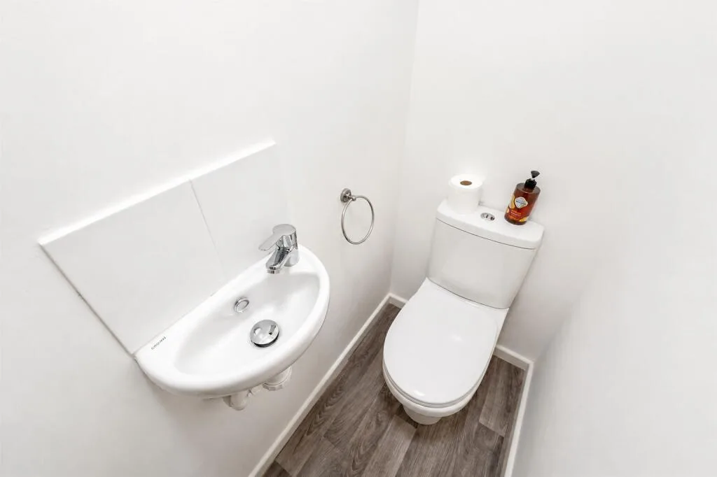 6 bedroom house for rent
