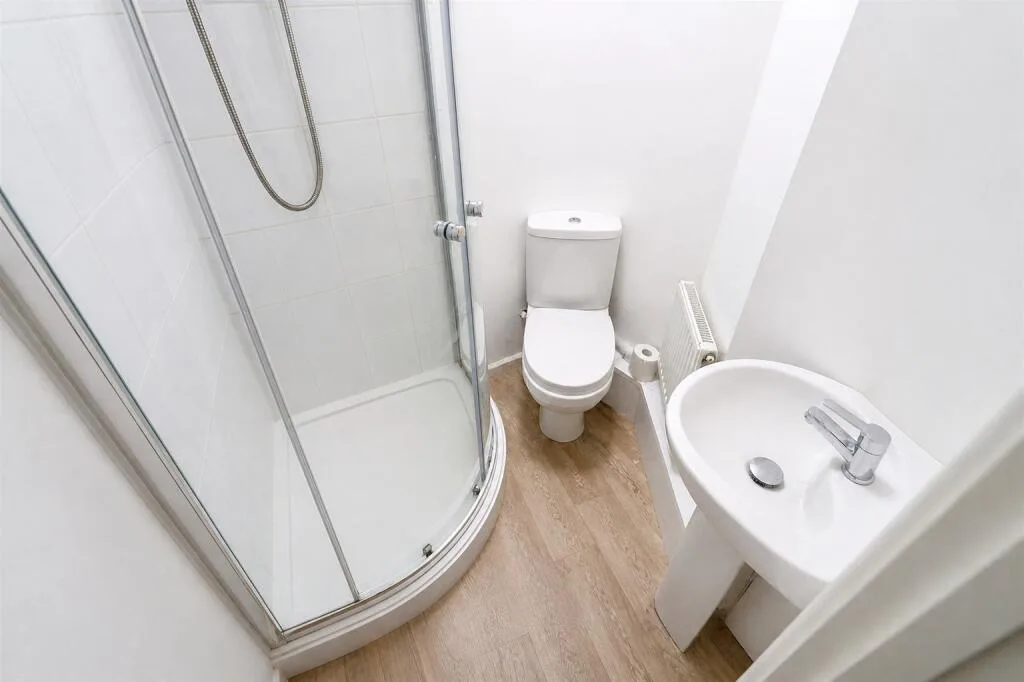 6 bedroom house for rent