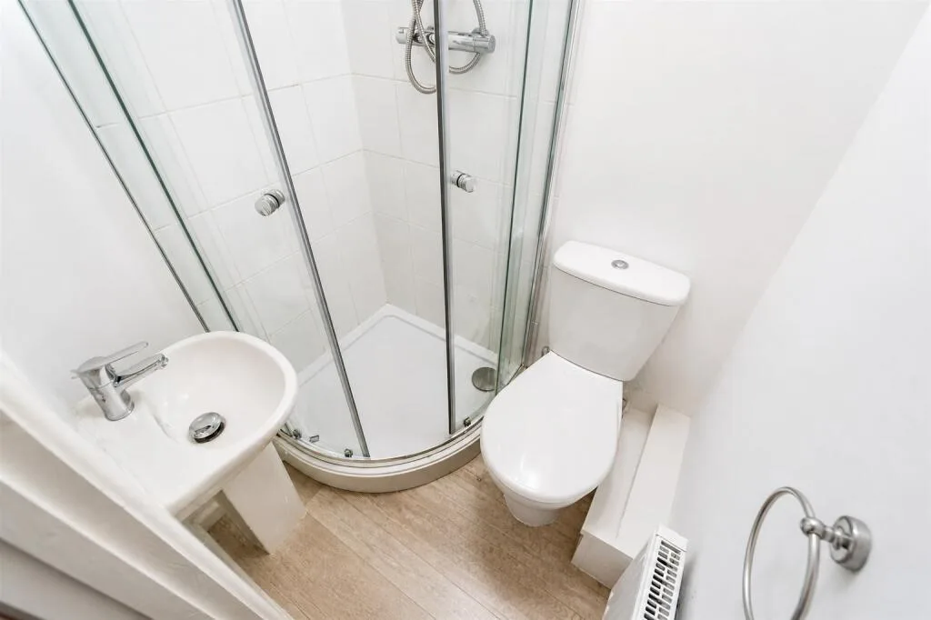 6 bedroom house for rent