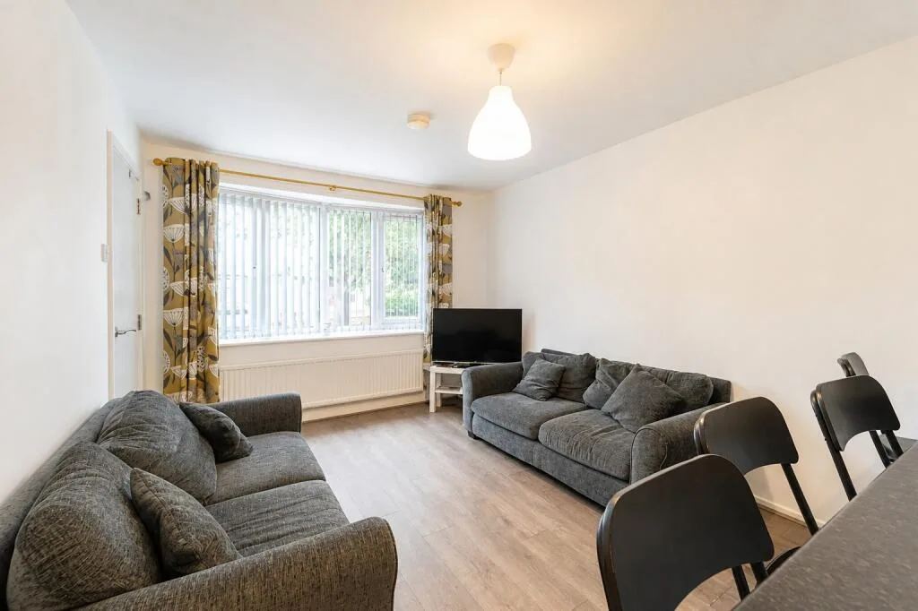6 bedroom house for rent