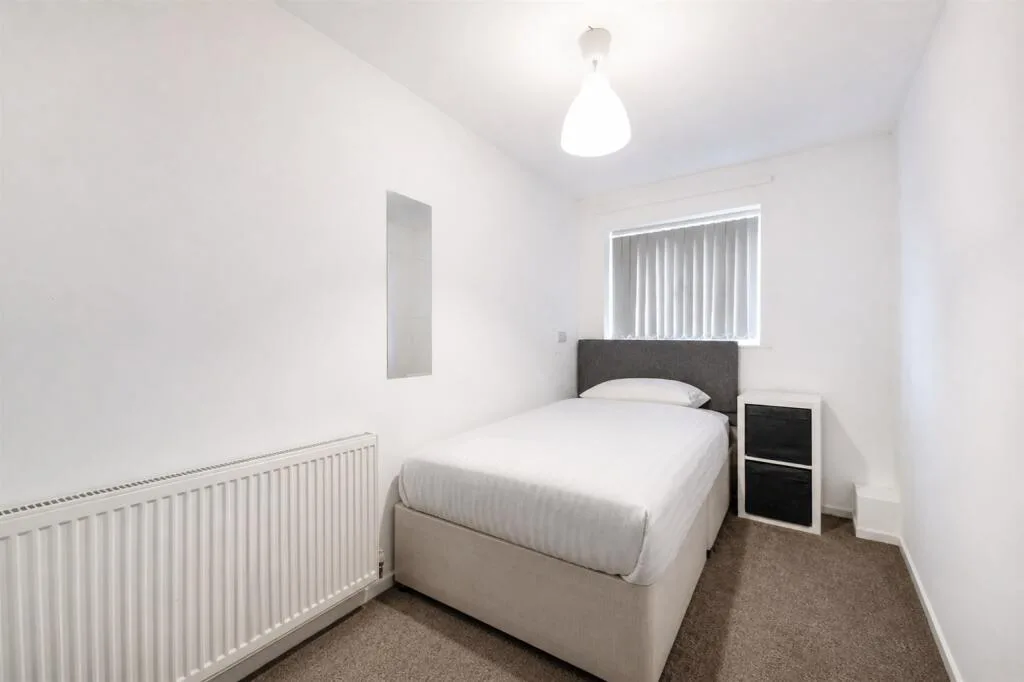 6 bedroom house for rent