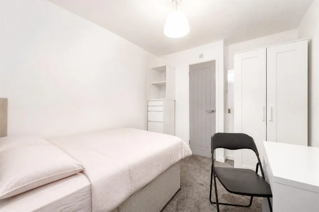 6 bedroom house for rent