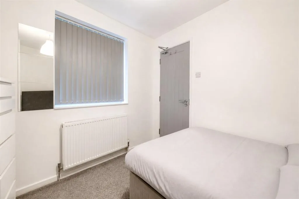 6 bedroom house for rent