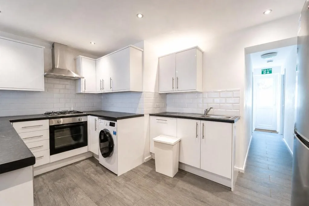 6 bedroom house for rent