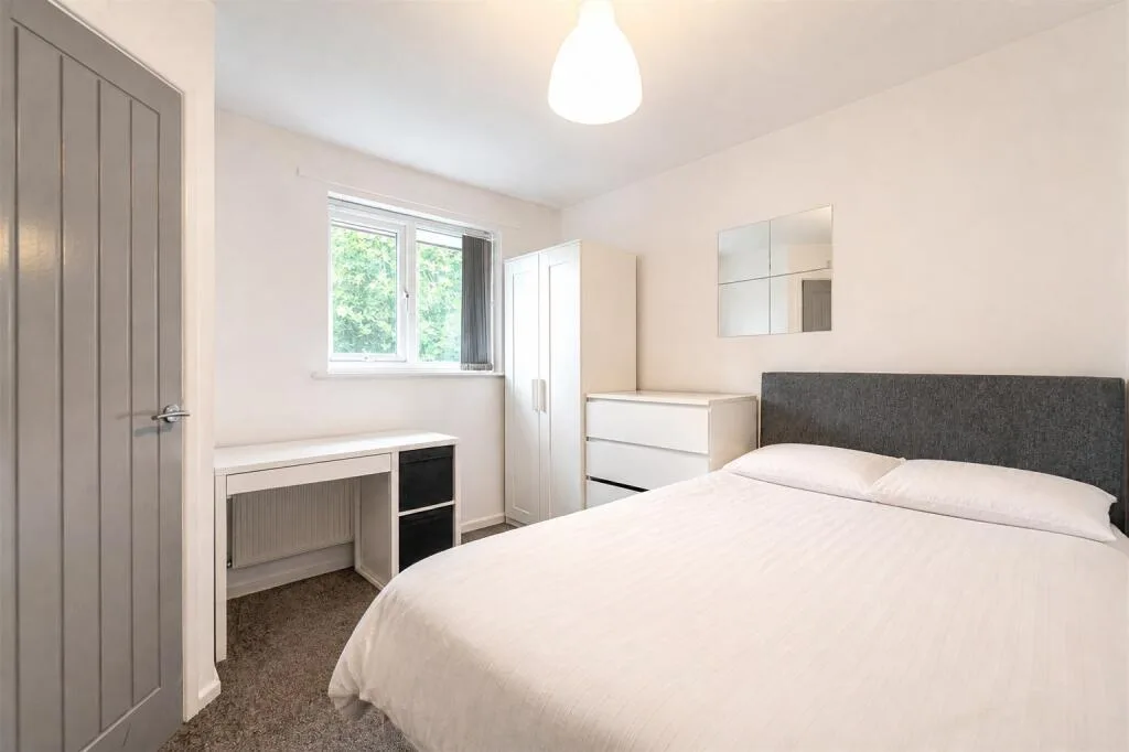 6 bedroom house for rent